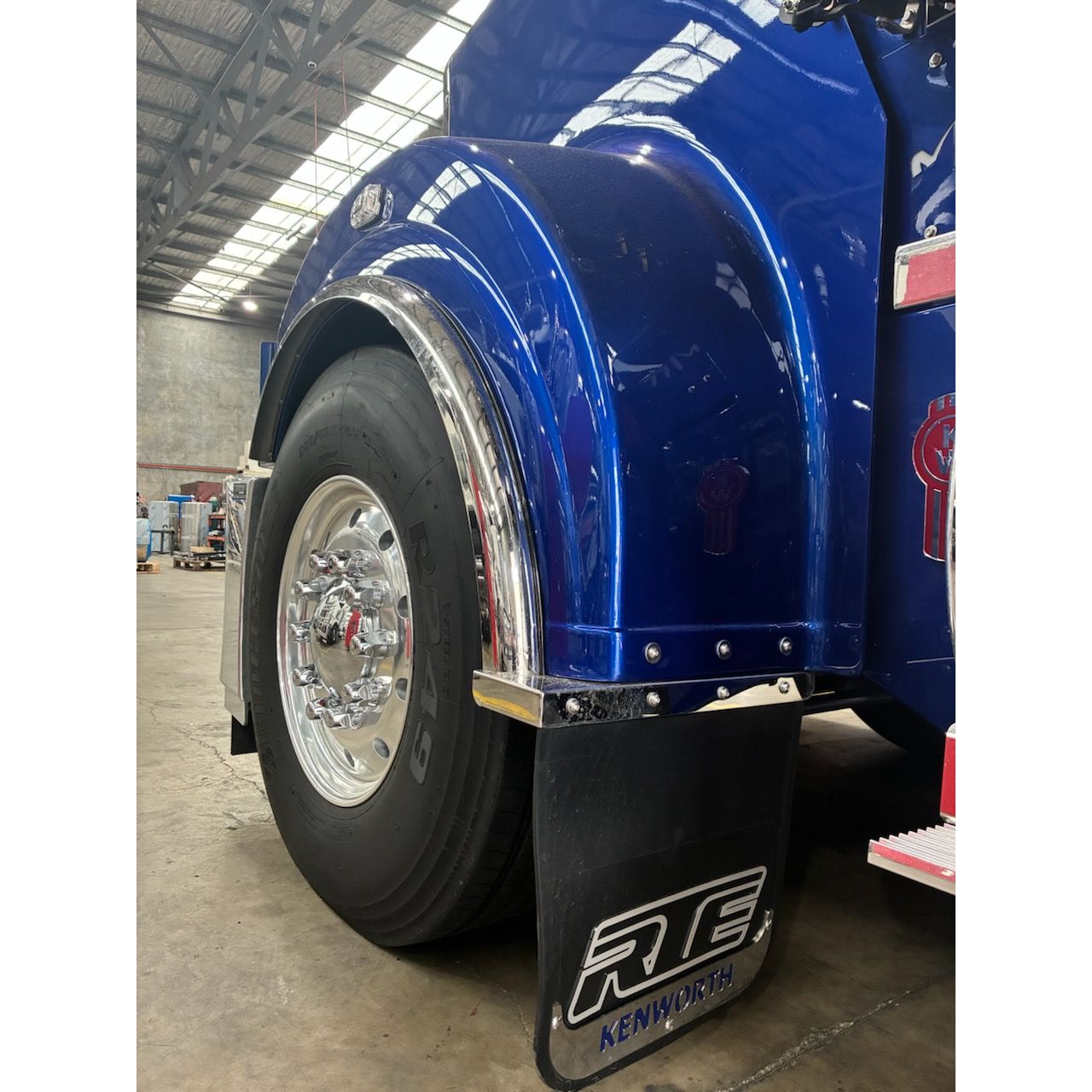 RTE Custom Trucks T909 Steer Flare Side Mount, 25-inch, showcasing a sleek design for enhanced vehicle aesthetics.